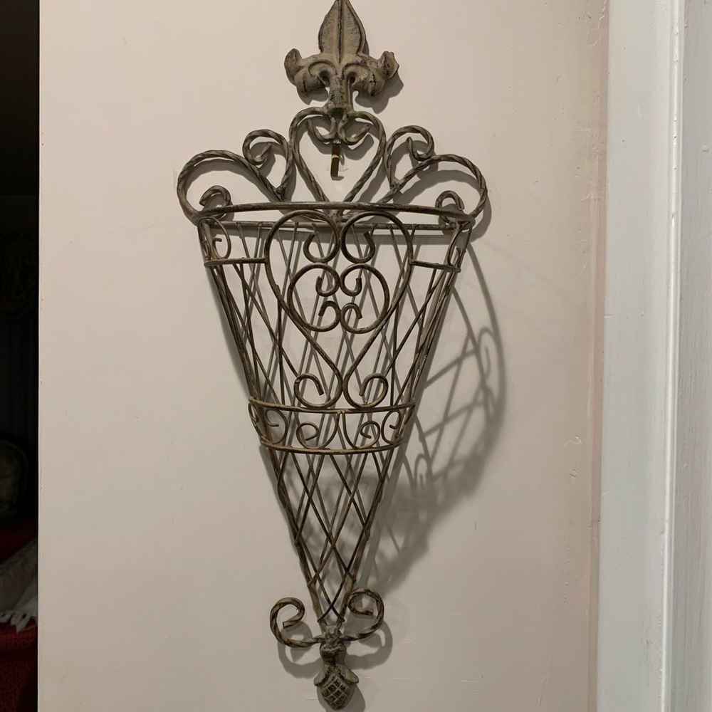 French Country style Metal Wall Hanging planter